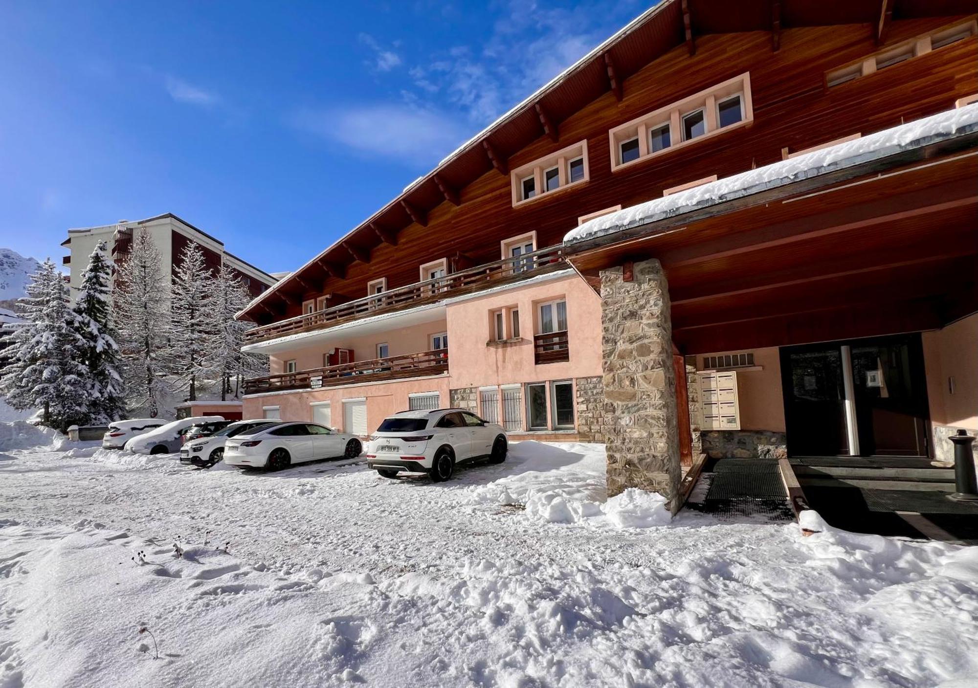 Vars, Appart Spacieux Renove 4 Couchages Dans Chalet Vars  Εξωτερικό φωτογραφία