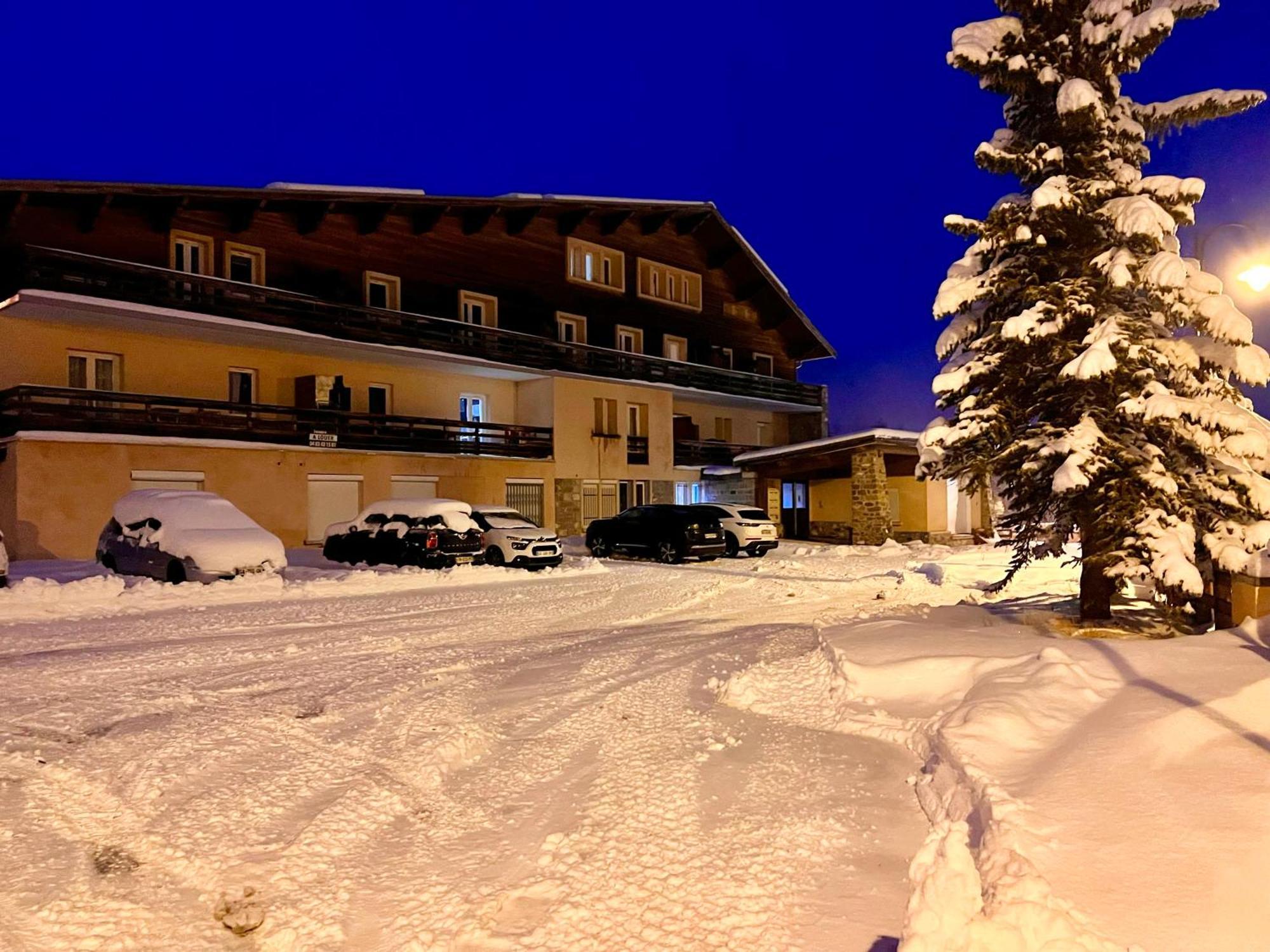 Vars, Appart Spacieux Renove 4 Couchages Dans Chalet Vars  Εξωτερικό φωτογραφία